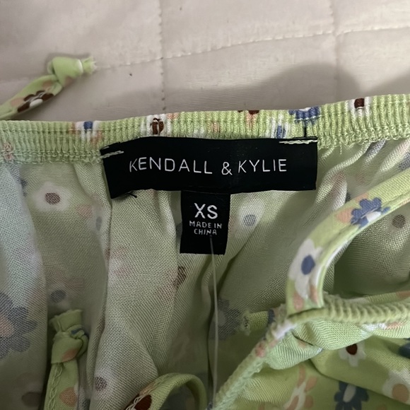 Kendall & Kylie Pale Green Tank top - Picture 4 of 4